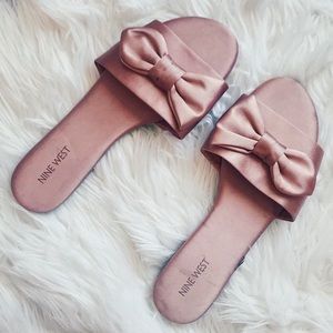 Nine West Rose Pink Satin Bow Slides, 9 🎀 (NWOT)